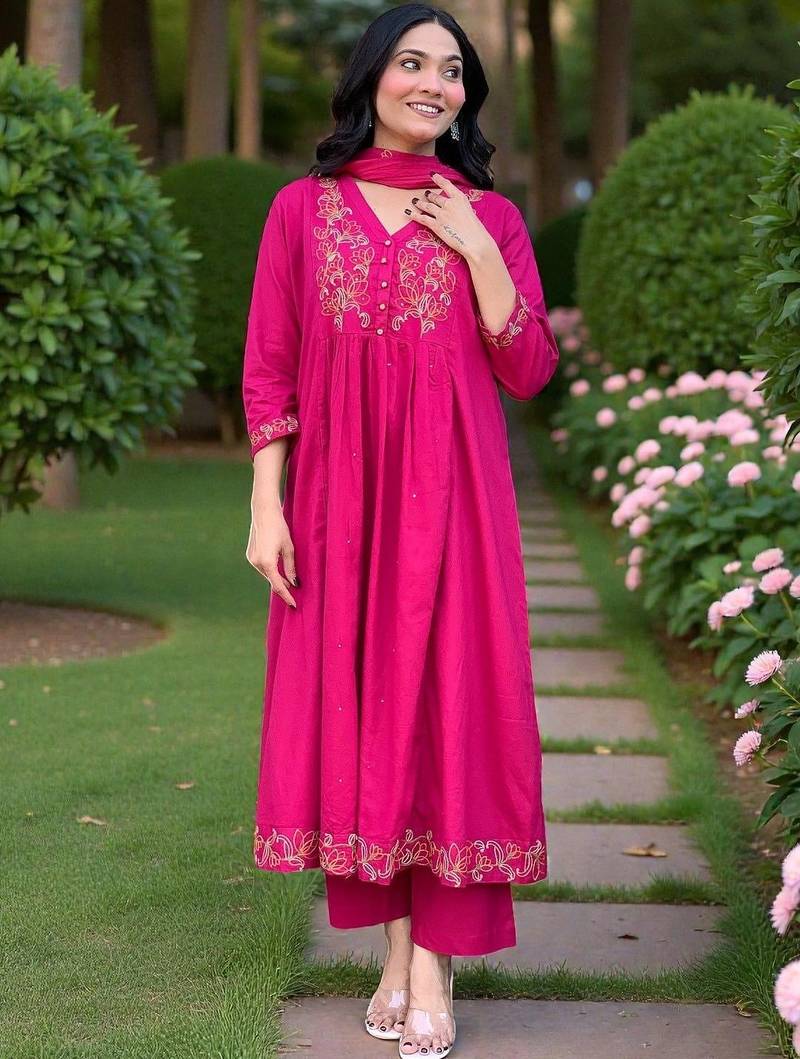 Women Ethnic Motifs Embroidered Panelled Thread Work Chanderi Silk Kurta with Trousers & With Dupatta