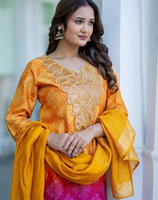 Women Ombre Dyed Regular Thread Work Kurta with Palazzos & With Dupatta 2