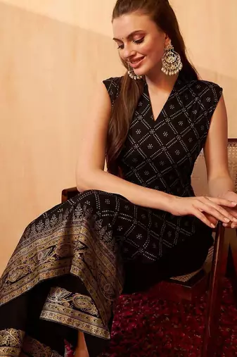 Bandhani Printed Zari V-Neck Sleeveless Straight Kurta With Palazzo