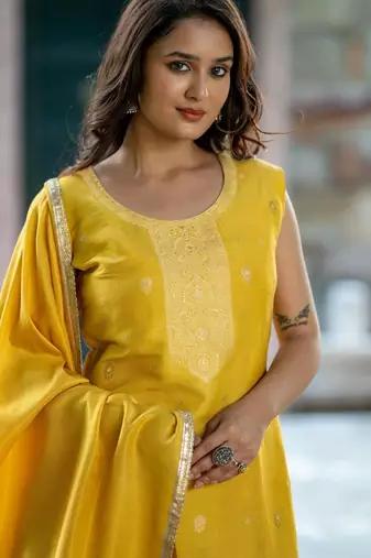 Women Ethnic Motifs Regular Gotta Patti Pure Silk Kurta with Trousers & With Dupatta