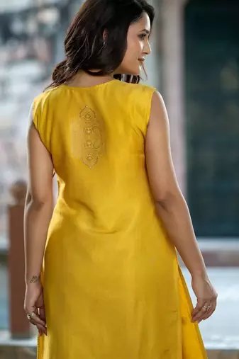 Women Ethnic Motifs Regular Gotta Patti Pure Silk Kurta with Trousers & With Dupatta