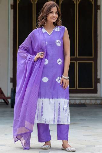 Women Bandhani Dyed Regular Aari Work Pure Silk Kurta with Trousers & With Dupatta