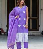 Women Bandhani Dyed Regular Aari Work Pure Silk Kurta with Trousers & With Dupatta