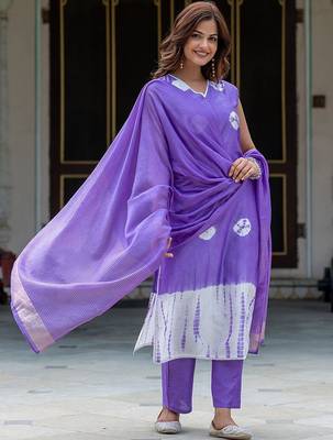Women Bandhani Dyed Regular Aari Work Pure Silk Kurta with Trousers & With Dupatta 3