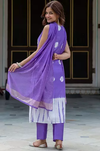 Women Bandhani Dyed Regular Aari Work Pure Silk Kurta with Trousers & With Dupatta