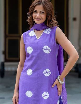 Women Bandhani Dyed Regular Aari Work Pure Silk Kurta with Trousers & With Dupatta 7