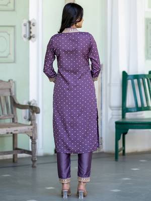 Bandhani Printed V-Neck Sequinned Straight Kurta With Trousers & Dupatta 4