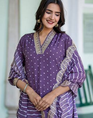 Bandhani Printed V-Neck Sequinned Straight Kurta With Trousers & Dupatta 7