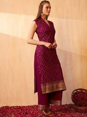 Bandhani Printed Zari V-Neck Sleeveless Straight Kurta With Palazzo 3