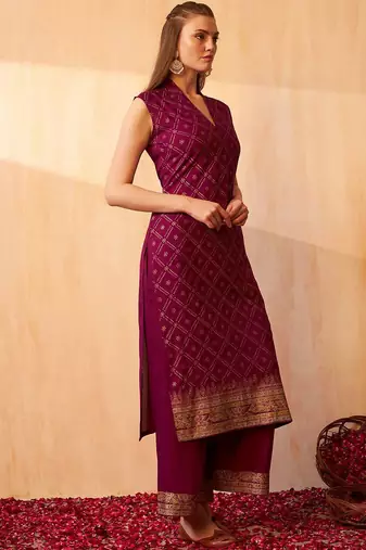 Bandhani Printed Zari V-Neck Sleeveless Straight Kurta With Palazzo