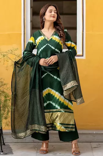 Women Dyed Regular Pure Silk Kurta with Trousers & With Dupatta