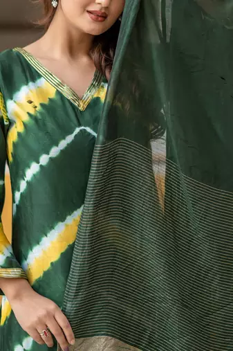 Women Dyed Regular Pure Silk Kurta with Trousers & With Dupatta