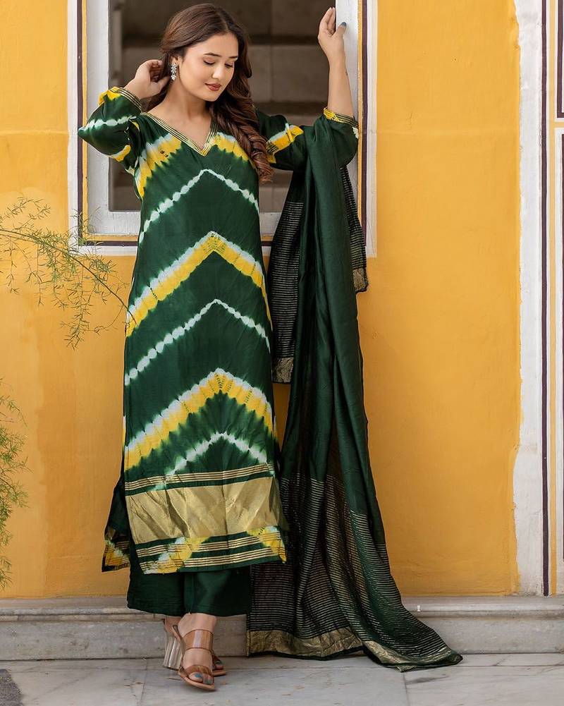 Women Dyed Regular Pure Silk Kurta with Trousers & With Dupatta