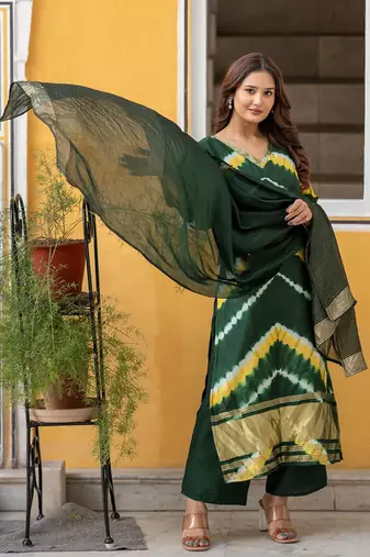 Women Dyed Regular Pure Silk Kurta with Trousers & With Dupatta