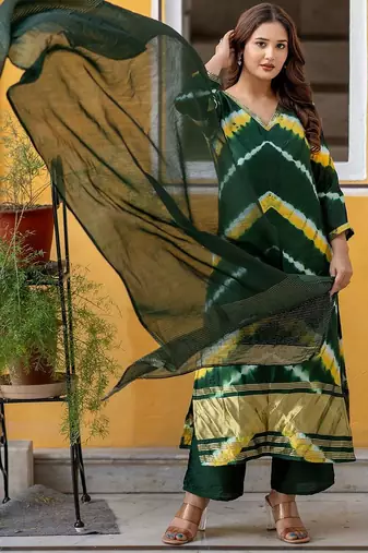 Women Dyed Regular Pure Silk Kurta with Trousers & With Dupatta