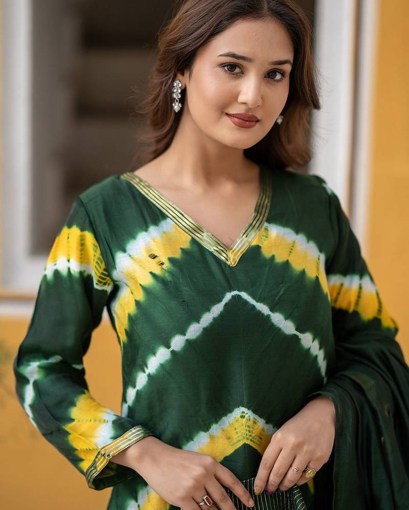 Women Dyed Regular Pure Silk Kurta with Trousers & With Dupatta