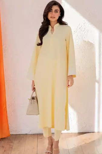 Women Regular Thread Work Chanderi Silk Kurta with Trousers & With Dupatta