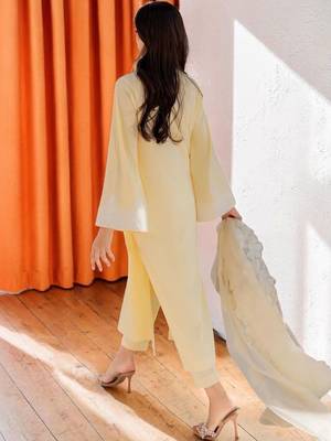 Women Regular Thread Work Chanderi Silk Kurta with Trousers & With Dupatta 4