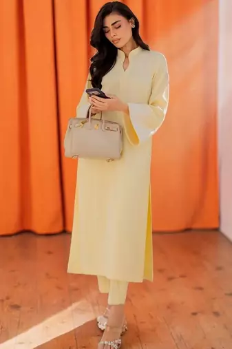 Women Regular Thread Work Chanderi Silk Kurta with Trousers & With Dupatta