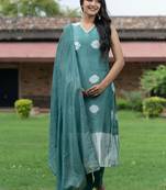 Women Dyed Regular Pure Silk Kurta with Trousers & With Dupatta