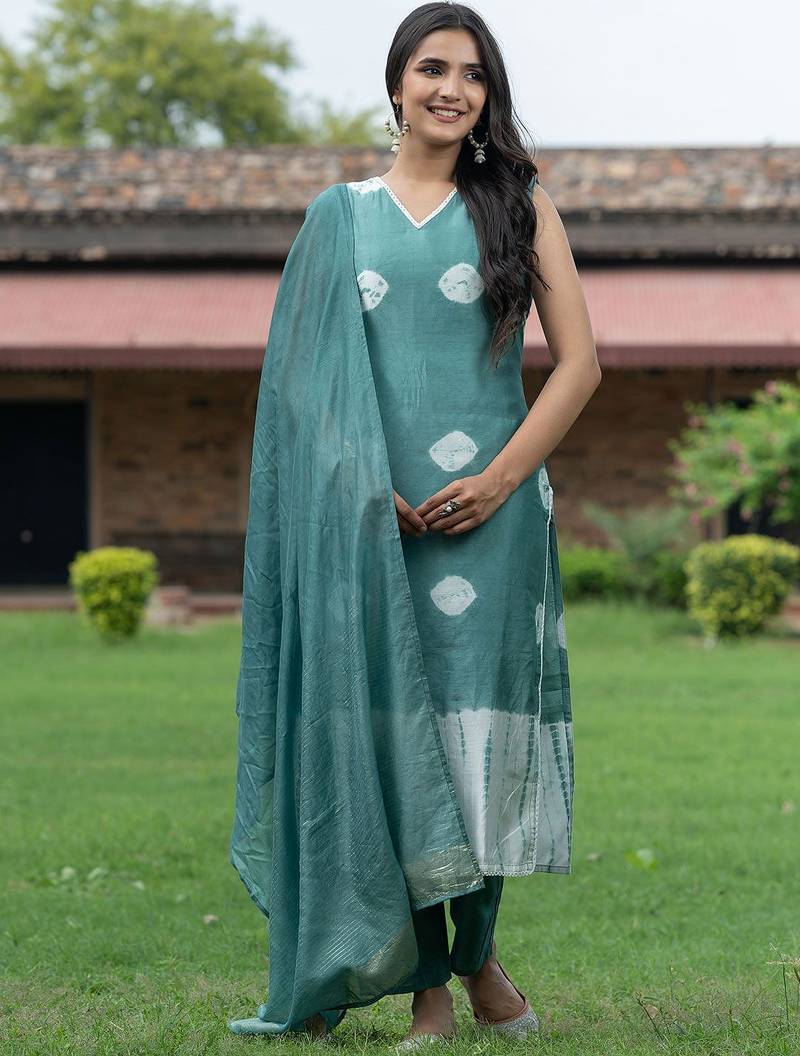 Women Dyed Regular Pure Silk Kurta with Trousers & With Dupatta