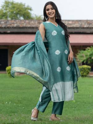 Women Dyed Regular Pure Silk Kurta with Trousers & With Dupatta 3