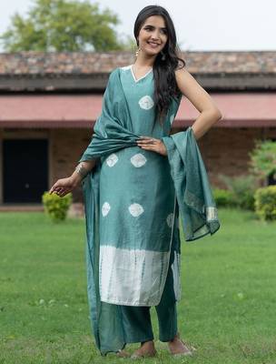 Women Dyed Regular Pure Silk Kurta with Trousers & With Dupatta 4