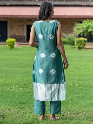 Women Dyed Regular Pure Silk Kurta with Trousers & With Dupatta 5