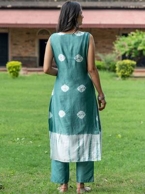 Bandhani Dyed V-Neck Pure Silk Straight Kurta With Trousers & Dupatta 5