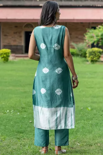 Bandhani Dyed V-Neck Pure Silk Straight Kurta With Trousers & Dupatta