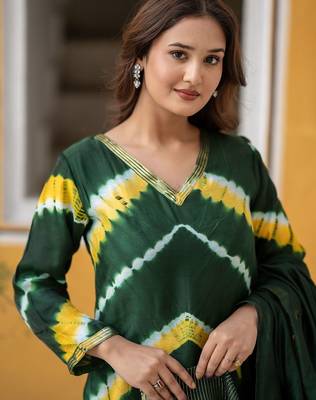 Women Leheriya Dyed Silk Kurta with Palazzo & Dupatta 2