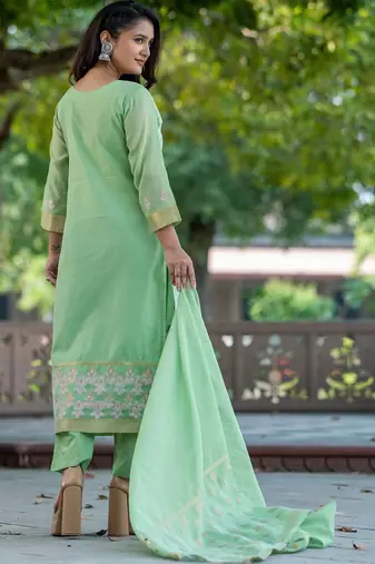Women Ethnic Motifs Embroidered Regular Thread Work Kurta with Trousers & With Dupatta