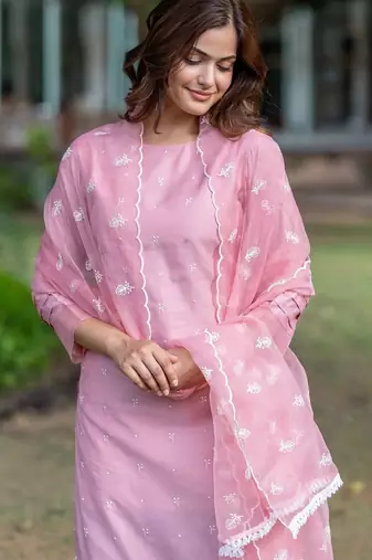 Women Ethnic Motifs Embroidered Regular Thread Work Chanderi Silk Kurta with Trousers & With Dupatta