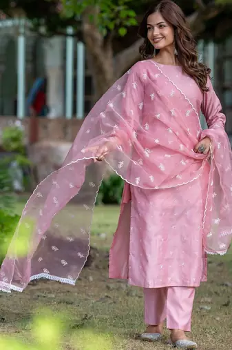 Women Ethnic Motifs Embroidered Regular Thread Work Chanderi Silk Kurta with Trousers & With Dupatta