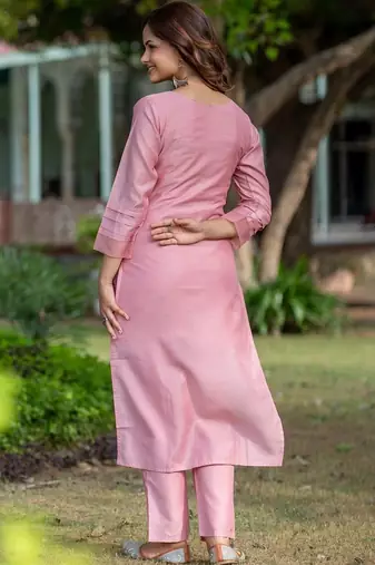Women Ethnic Motifs Embroidered Regular Thread Work Chanderi Silk Kurta with Trousers & With Dupatta