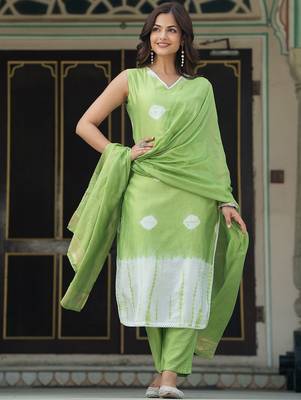 Women Bandhani Dyed Regular Aari Work Pure Silk Kurta with Trousers & With Dupatta 1