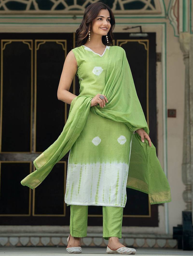 Women Bandhani Dyed Regular Aari Work Pure Silk Kurta with Trousers & With Dupatta