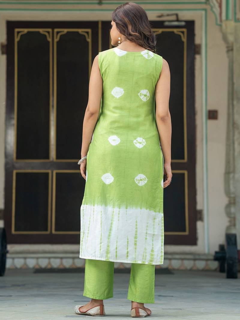 Women Bandhani Dyed Regular Aari Work Pure Silk Kurta with Trousers & With Dupatta