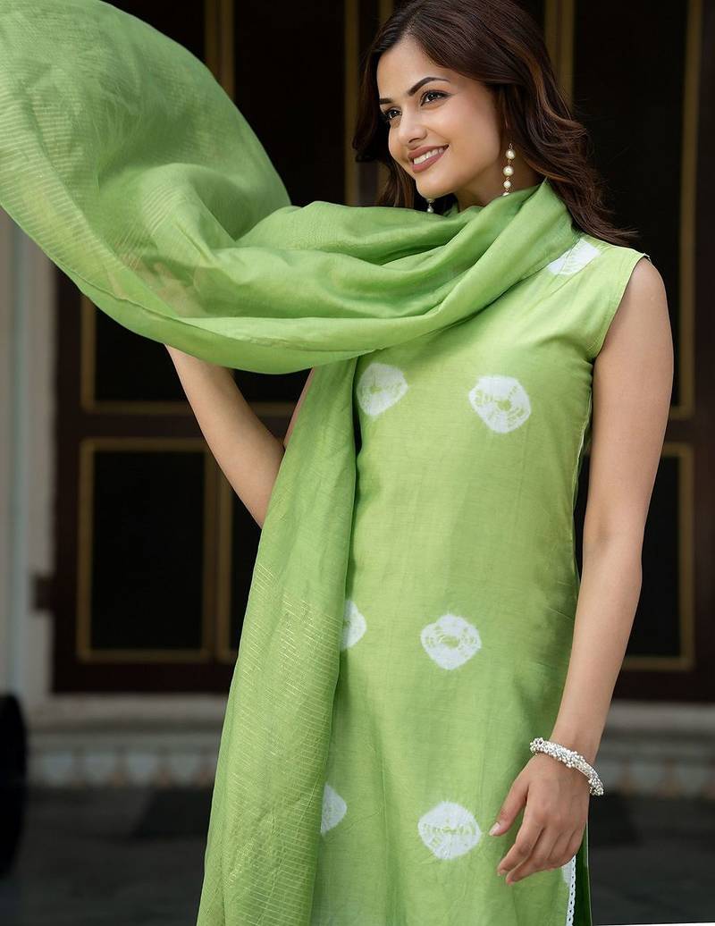 Women Bandhani Dyed Regular Aari Work Pure Silk Kurta with Trousers & With Dupatta