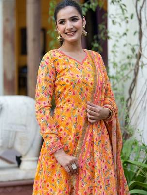Women Floral Printed Empire Kurta with Trousers & With Dupatta 2