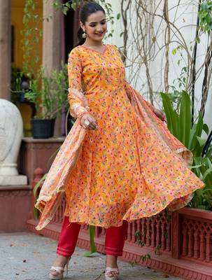 Women Floral Printed Empire Kurta with Trousers & With Dupatta 3
