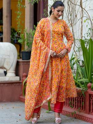 Women Floral Printed Empire Kurta with Trousers & With Dupatta 4