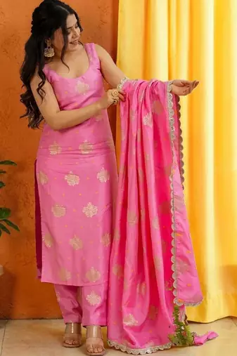 Women Ethnic Motifs Printed Regular Kurta with Trousers & With Dupatta