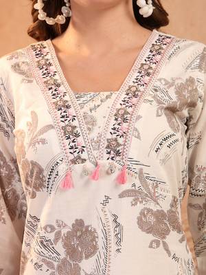 women floral printed thread work kurta 4