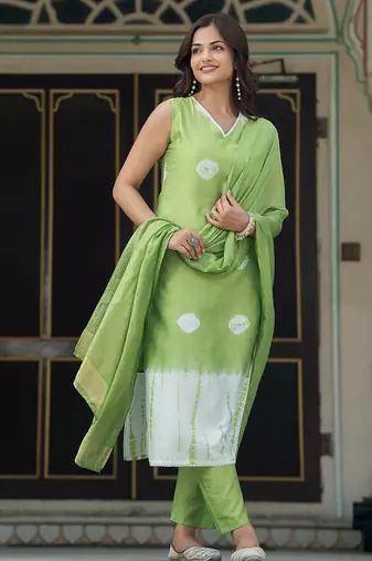 Women Printed Regular Pure Silk Kurta with Trousers & With Dupatta