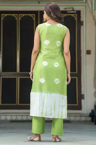 Women Printed Regular Pure Silk Kurta with Trousers & With Dupatta