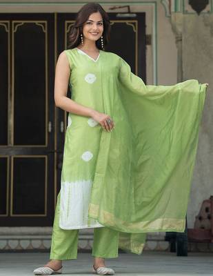 Women Printed Regular Pure Silk Kurta with Trousers & With Dupatta 5