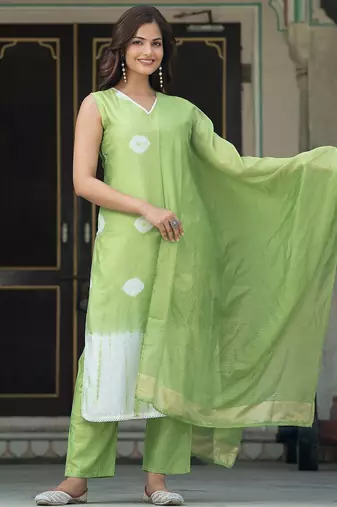 Women Printed Regular Pure Silk Kurta with Trousers & With Dupatta