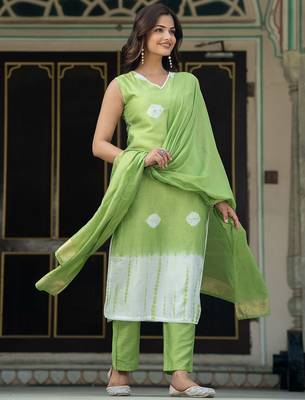Women Printed Regular Pure Silk Kurta with Trousers & With Dupatta 6