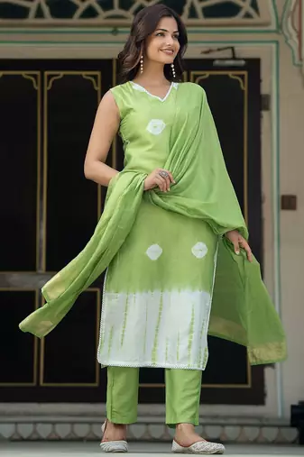 Women Printed Regular Pure Silk Kurta with Trousers & With Dupatta